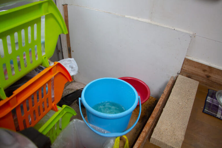 室内の対策：雨水を受け止めるについて